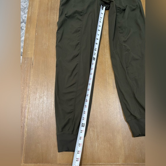 lululemon athletica Olive Joggers - Picture 8 of 8